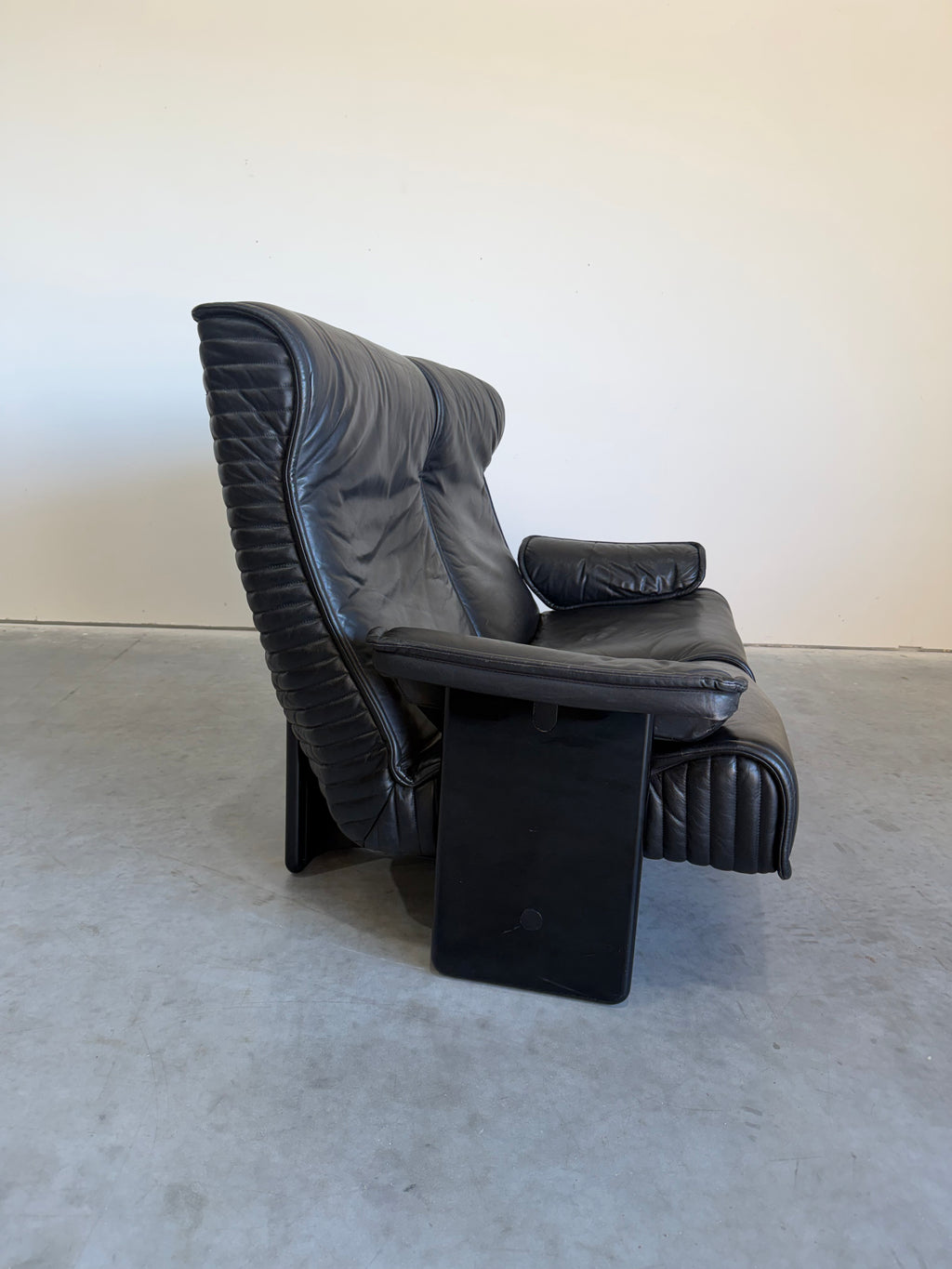 Otto Zapf for Knoll Follow Me black leather two seat sofa