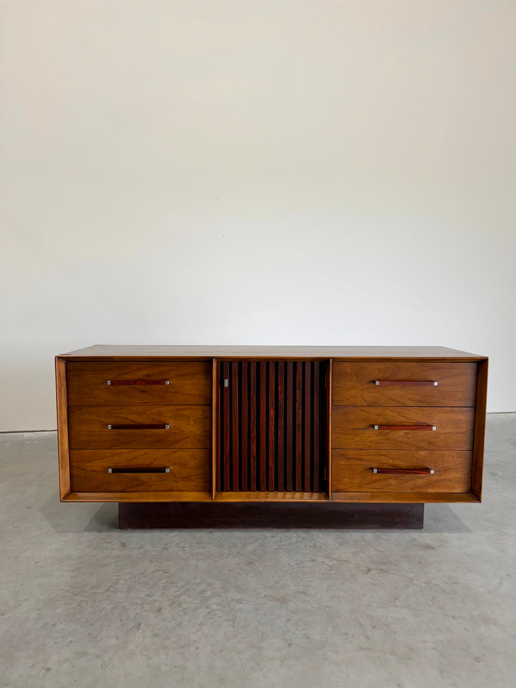 Mid Century Lane Tower Suite 9 Drawer Dresser