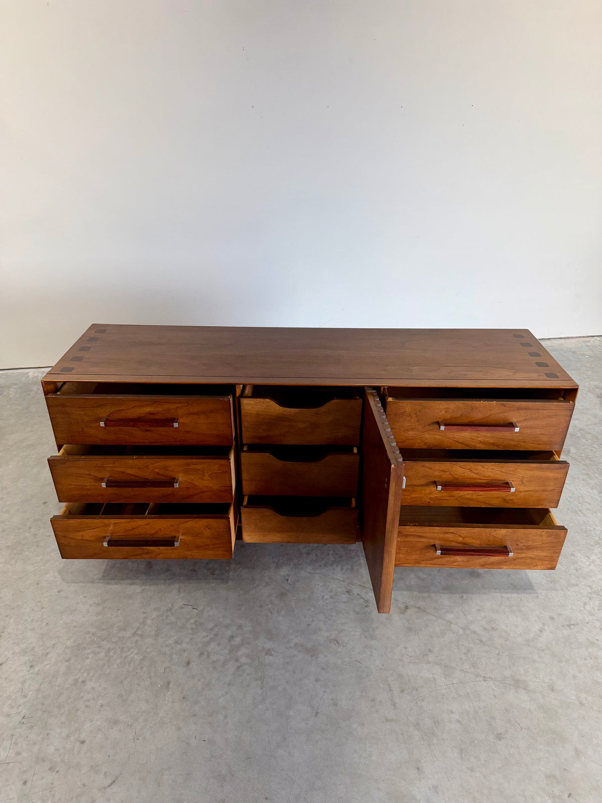 Mid Century Lane Tower Suite 9 Drawer Dresser