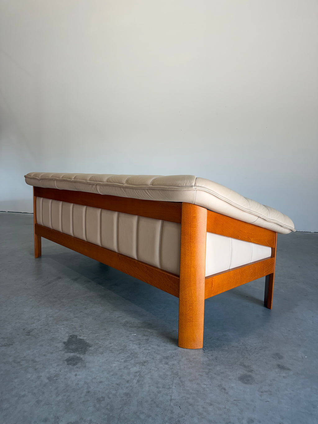 Vintage Norwegian Beige Leather and Teak Sofa by Hjellegjerde Møbler
