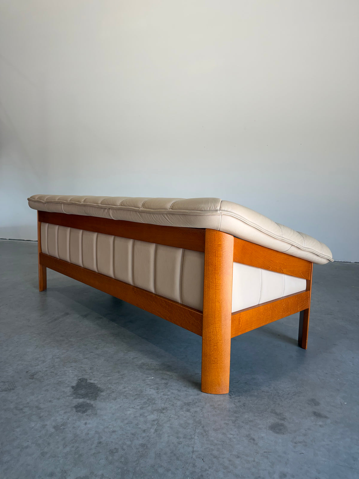 Vintage Norwegian Beige Leather and Teak Sofa by Hjellegjerde Møbler