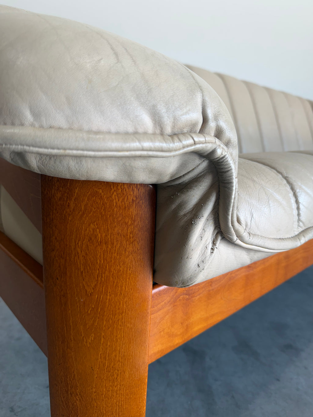 Vintage Norwegian Beige Leather and Teak Sofa by Hjellegjerde Møbler