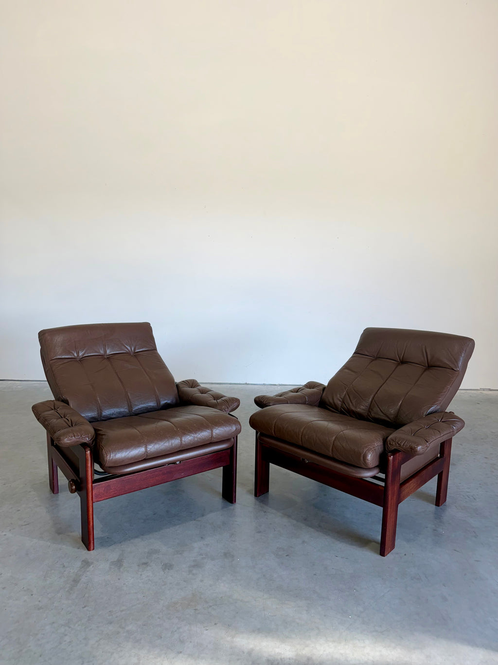Pair of Vintage Brown Leather Reclining Lounge Chairs, Skipper Mobler