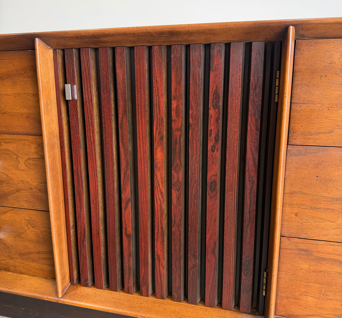 Mid Century Lane Tower Suite 9 Drawer Dresser