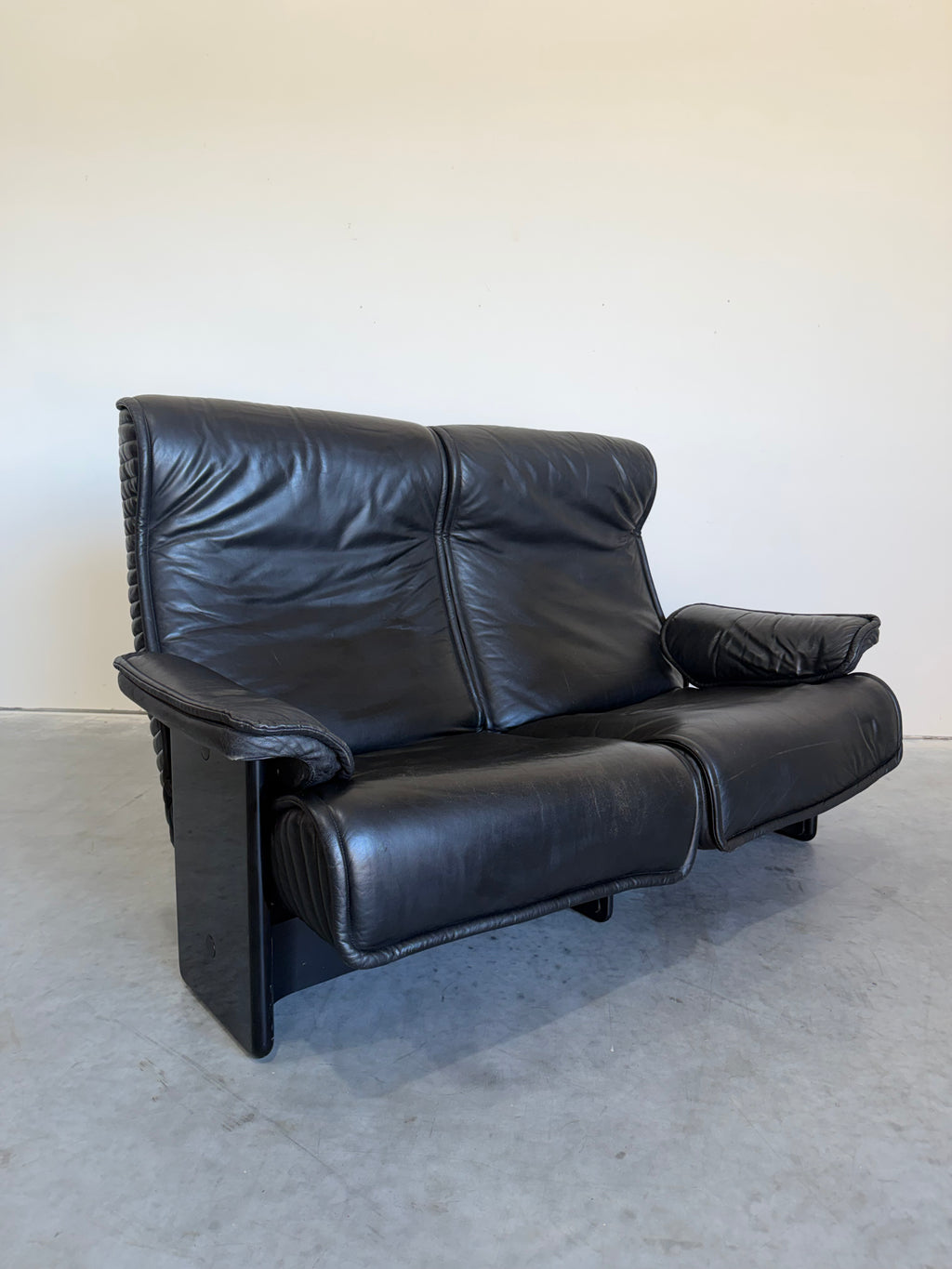 Otto Zapf for Knoll Follow Me black leather two seat sofa