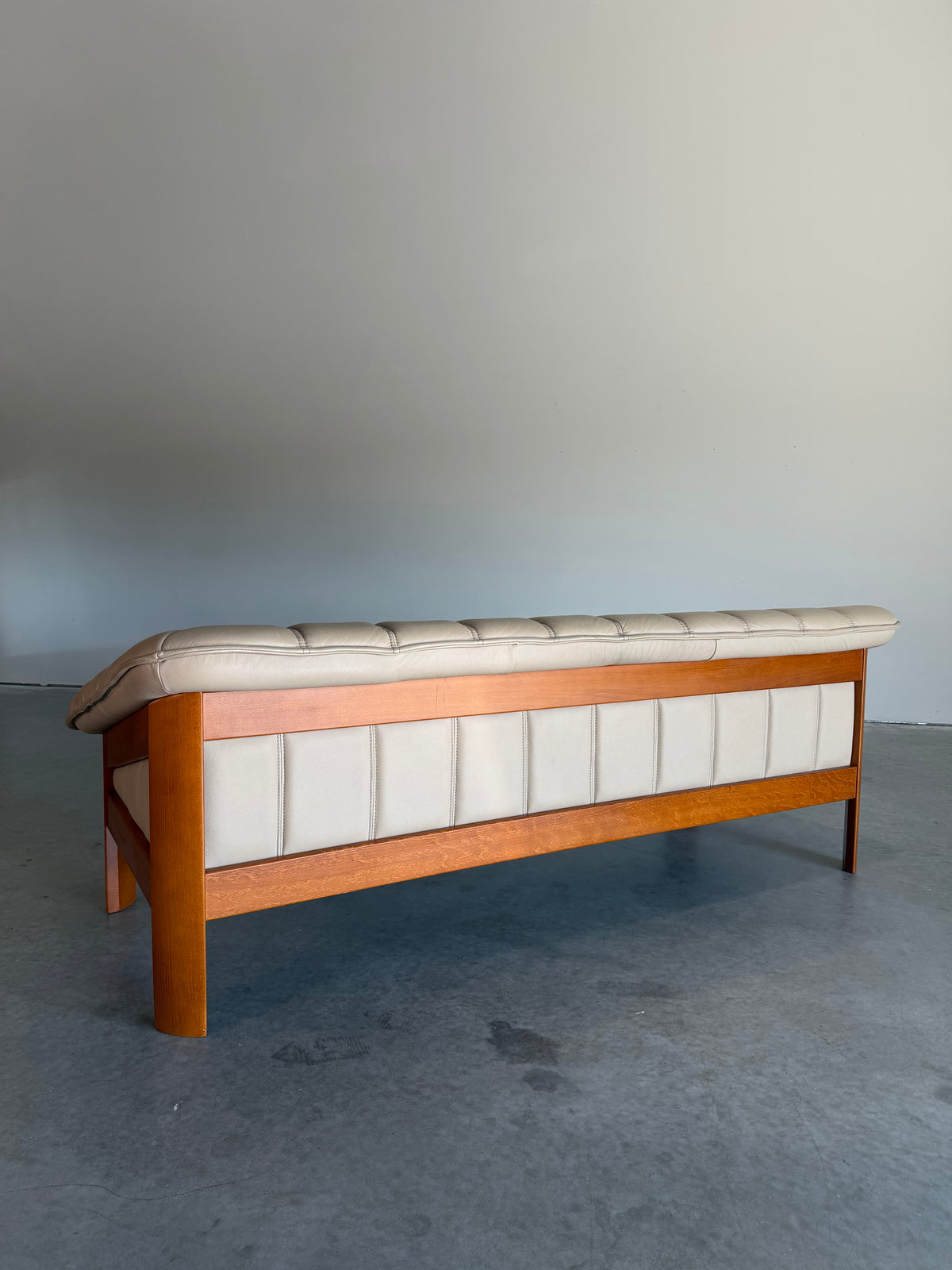 Vintage Norwegian Beige Leather and Teak Sofa by Hjellegjerde Møbler
