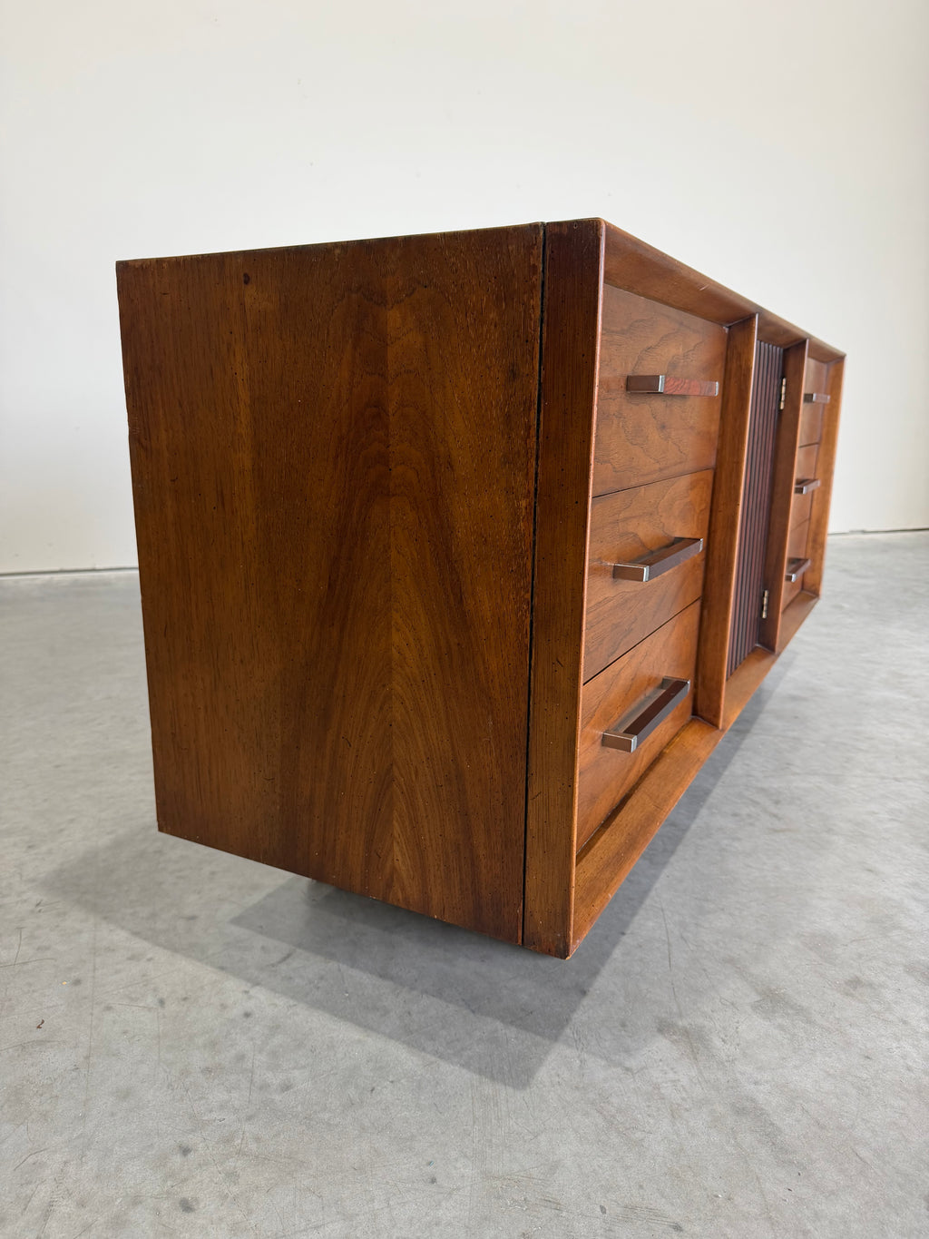 Mid Century Lane Tower Suite 9 Drawer Dresser