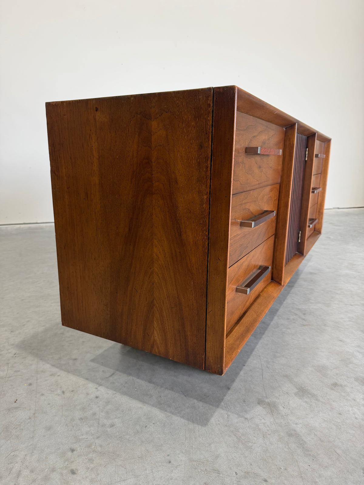 Mid Century Lane Tower Suite 9 Drawer Dresser