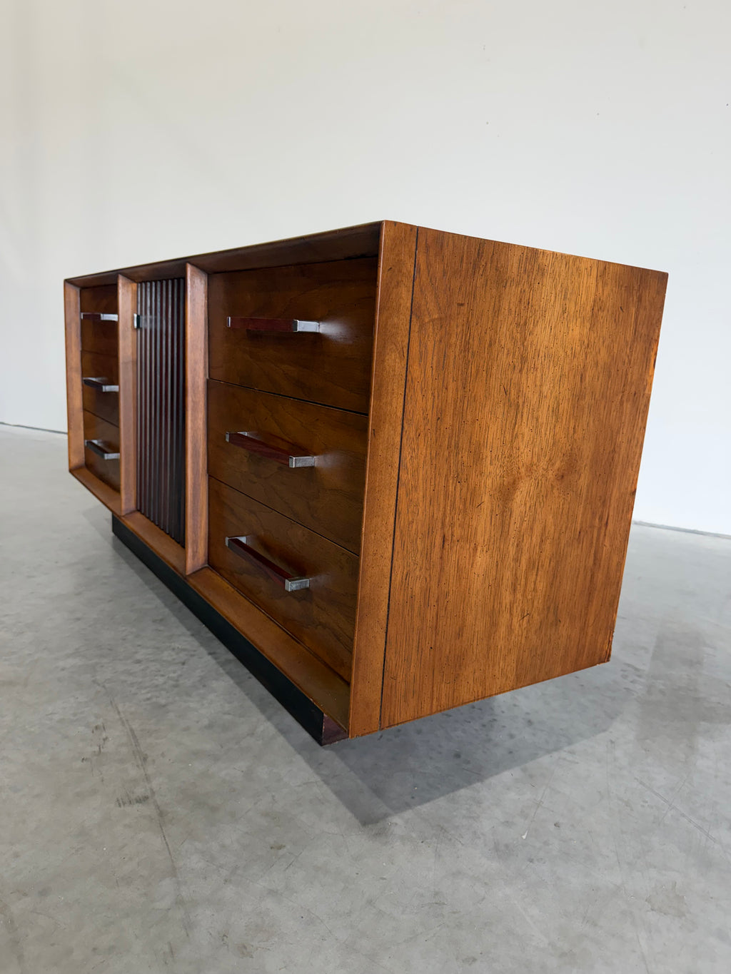 Mid Century Lane Tower Suite 9 Drawer Dresser