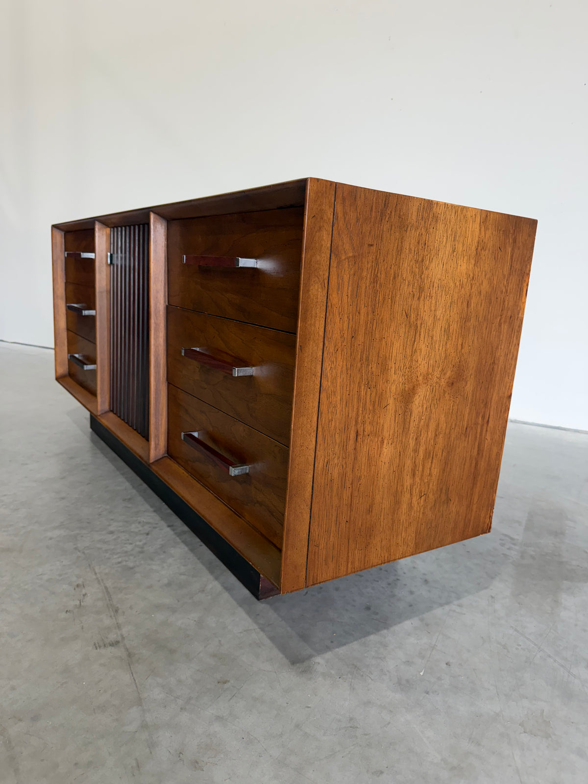 Mid Century Lane Tower Suite 9 Drawer Dresser