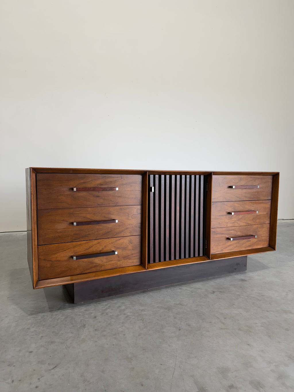 Mid Century Lane Tower Suite 9 Drawer Dresser