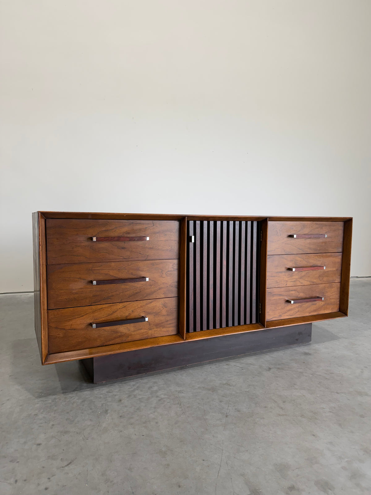 Mid Century Lane Tower Suite 9 Drawer Dresser