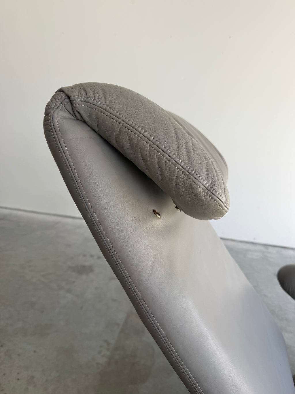 Vintage Sculptural Post Modern Gray Leather Lounge Chair Pair